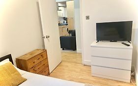 Stepney Green Holiday Apartment